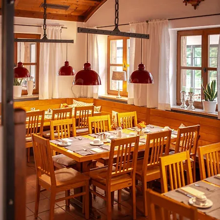Landhotel - Hotel & Brauereigasthof Schneider Отель 3*